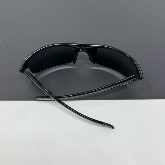 Hobie Wharf Black needs nose pads some scratches on lenses for parts or restore - Picture 9 of 14